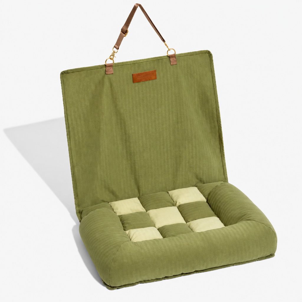 Green single pet car seat mat - cleaned user supplied image